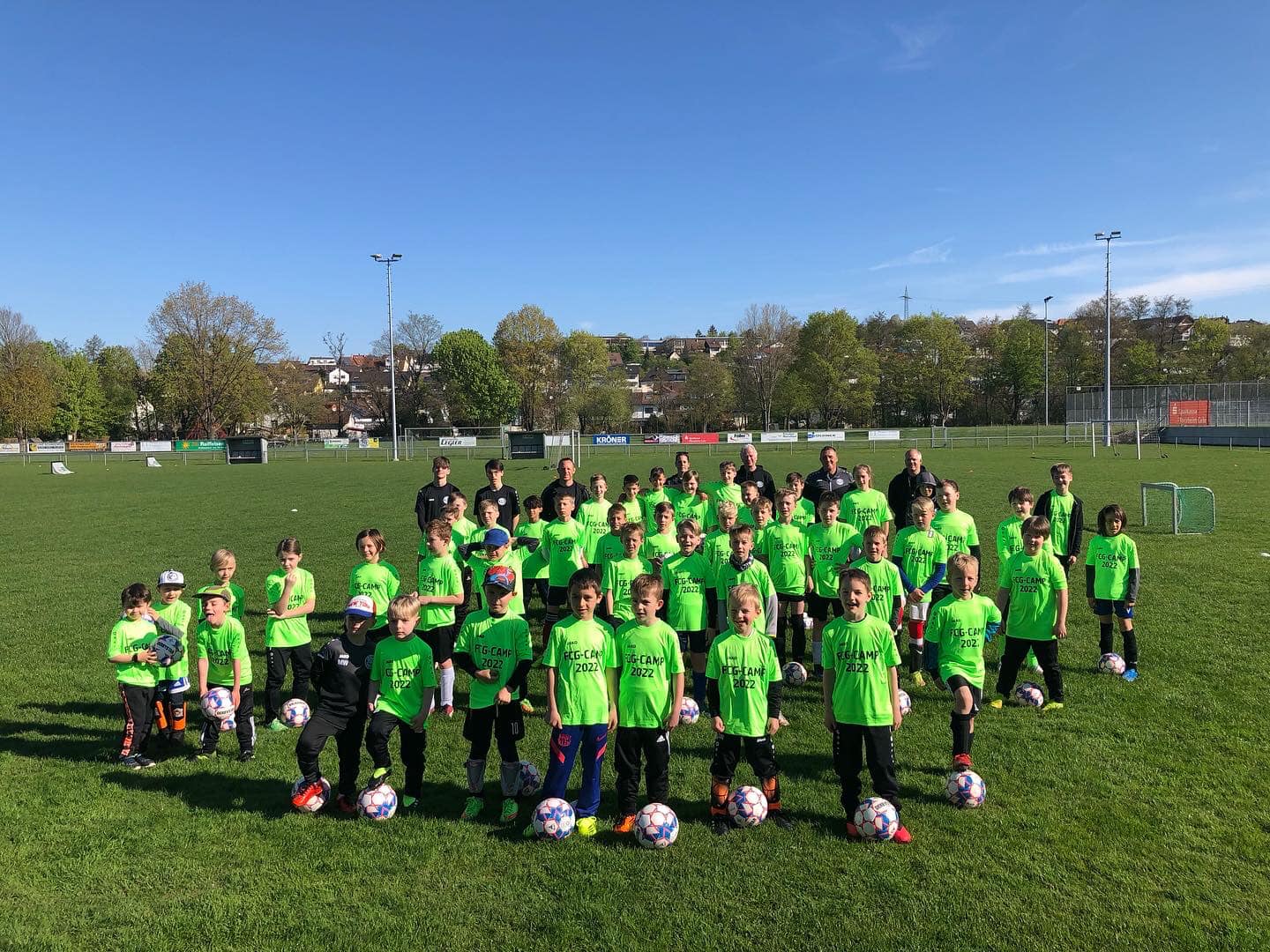 Kleine Kicker im Fußballfieber
