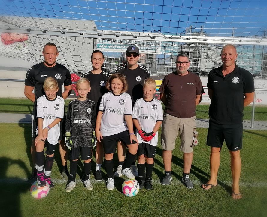 E-Jugend mit neuen Trikots und neuem Sponsor